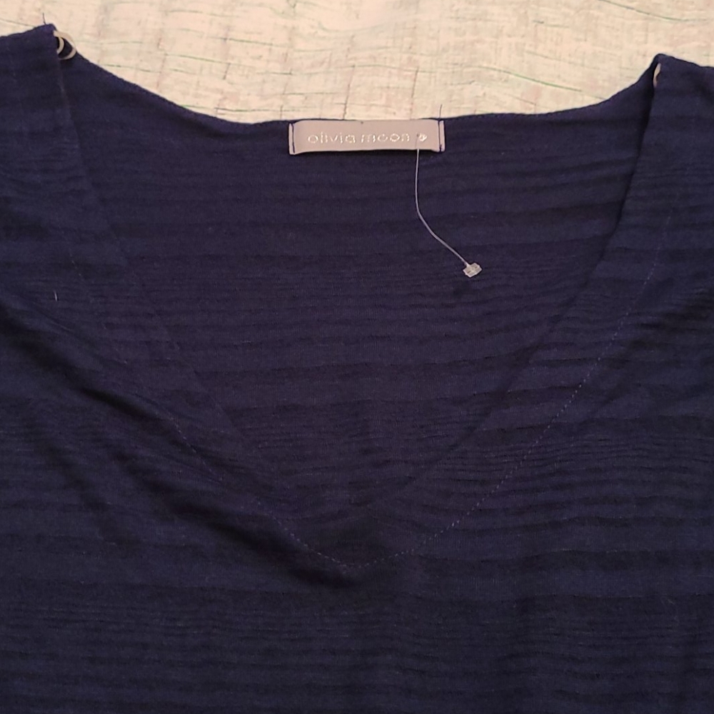 Top *NWOT* - Picture 3 of 4
